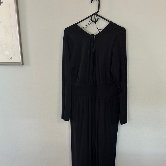 Old Navy Black Long Sleeve V-Neck Jumpsuit with Waist Smocking - Picture 6 of 8